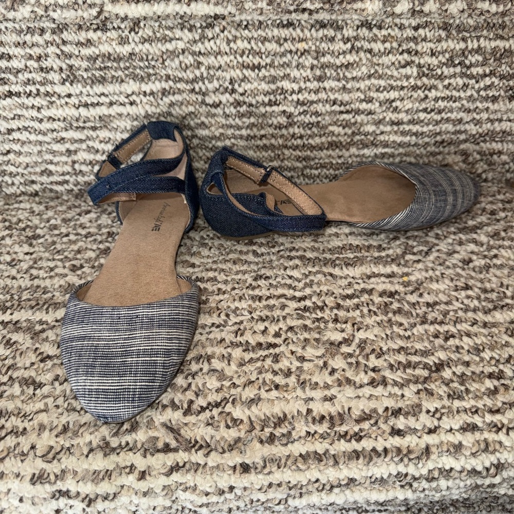 American Eagle Outfitters Kids' Blue and Gray Sandals